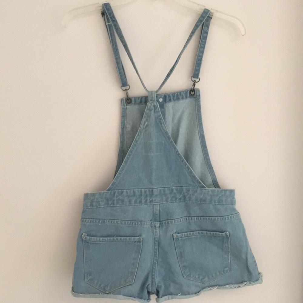 Light wash jean overall shorts - Picture 3 of 3